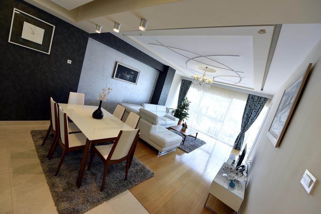 Luxury Mia